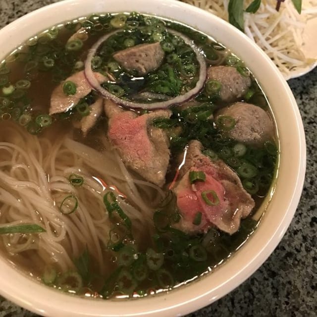 15. Pho Tai Bo Vien / Noodles with Ribeye & Beef Ball.