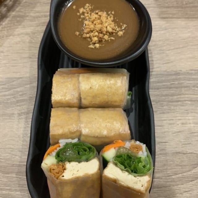 3. Goi Cuon Chay / Veggie Spring Rolls (2).